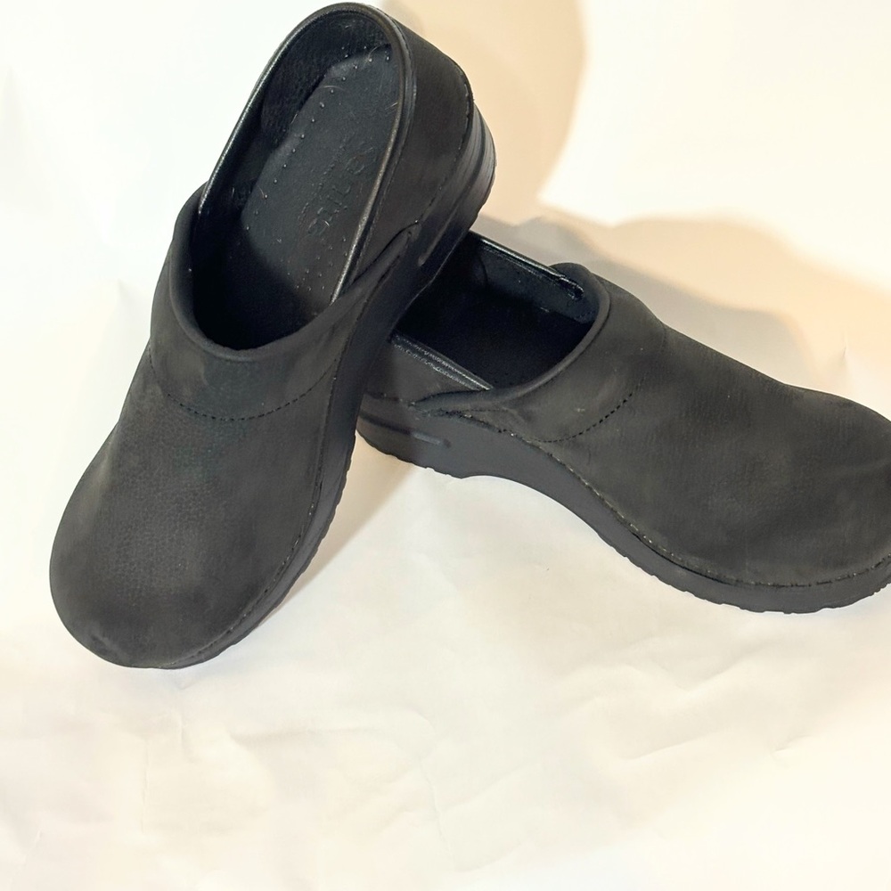 Sanitas Black Nubuck Leather Clogs. Padded Collar and Footbed. Size 37/ 6.5-7.0